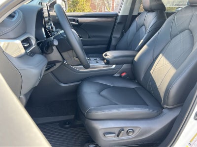 2026 Toyota Highlander Hybrid Platinum