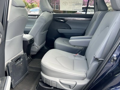 2026 Toyota Highlander Hybrid Platinum