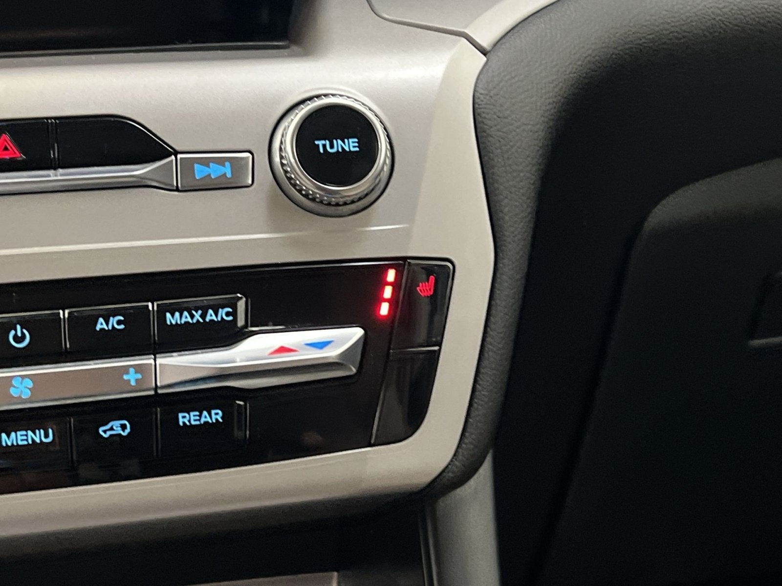 2023 Ford Explorer XLT - Photo 32