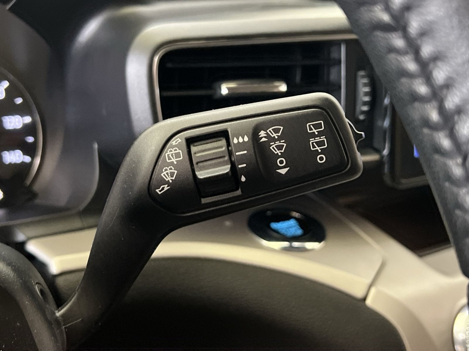 2023 Ford Explorer XLT - Photo 35