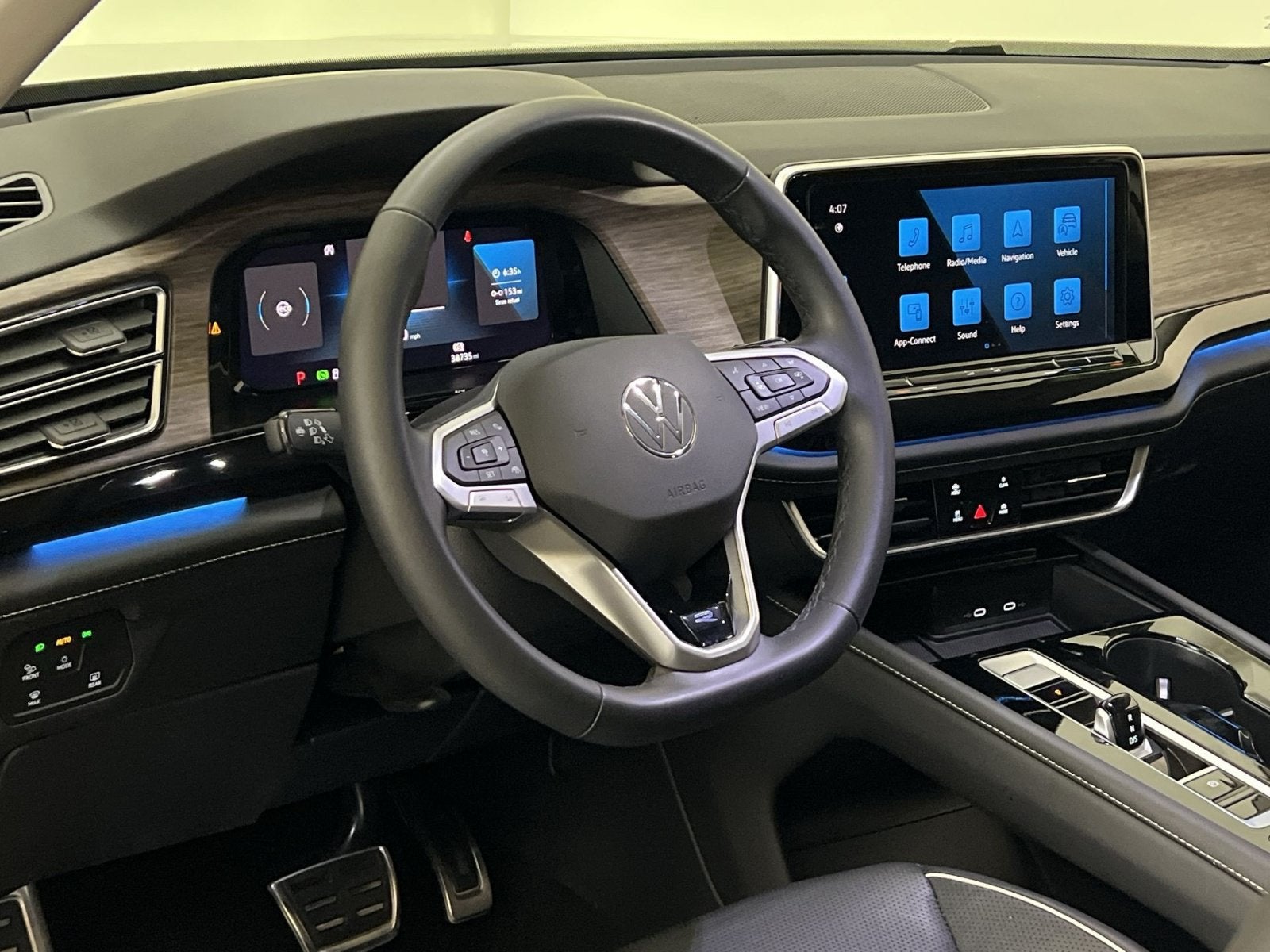2025 Volkswagen Atlas 2.0T SEL Premium R-Line