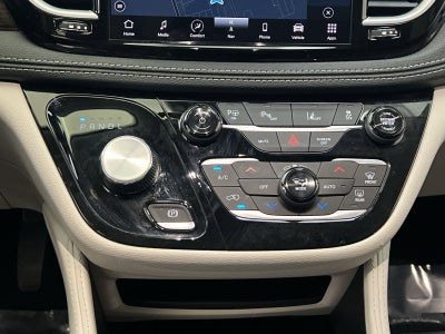 2023 Chrysler Pacifica Hybrid Limited