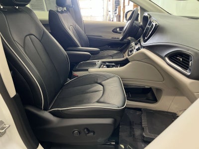 2023 Chrysler Pacifica Hybrid Limited