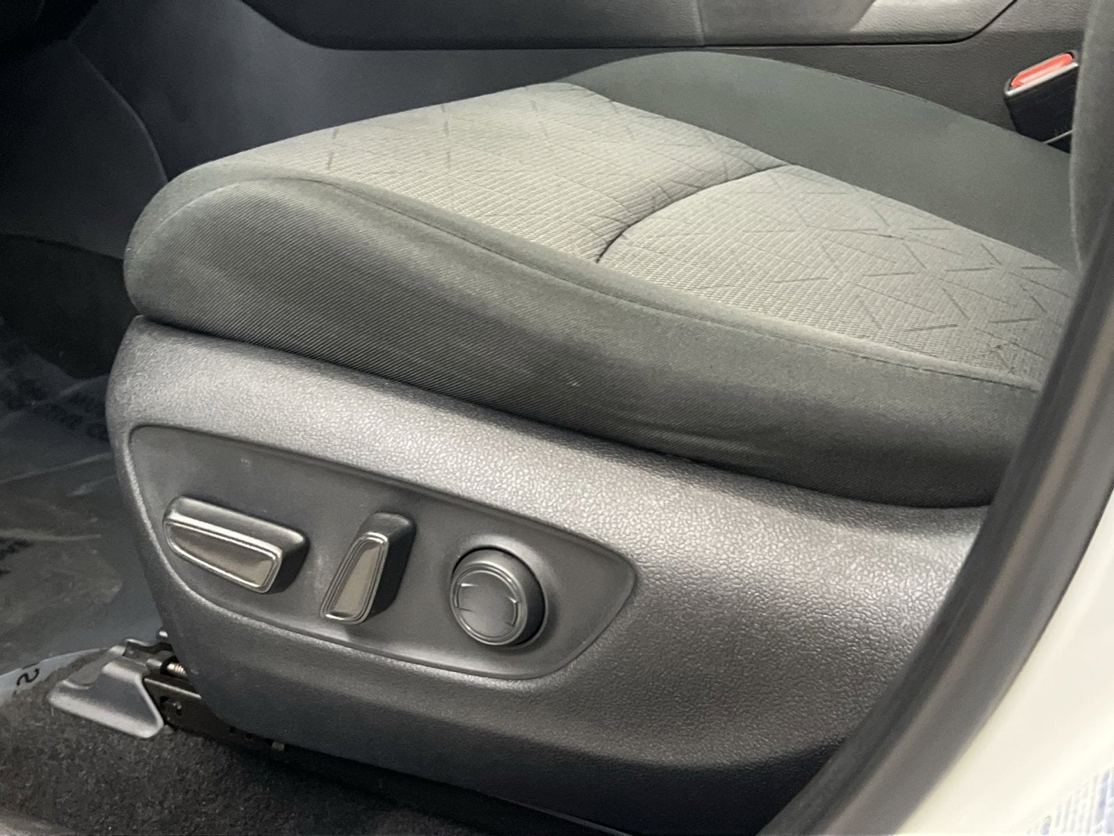 2022 Toyota RAV4 XLE - Photo 12