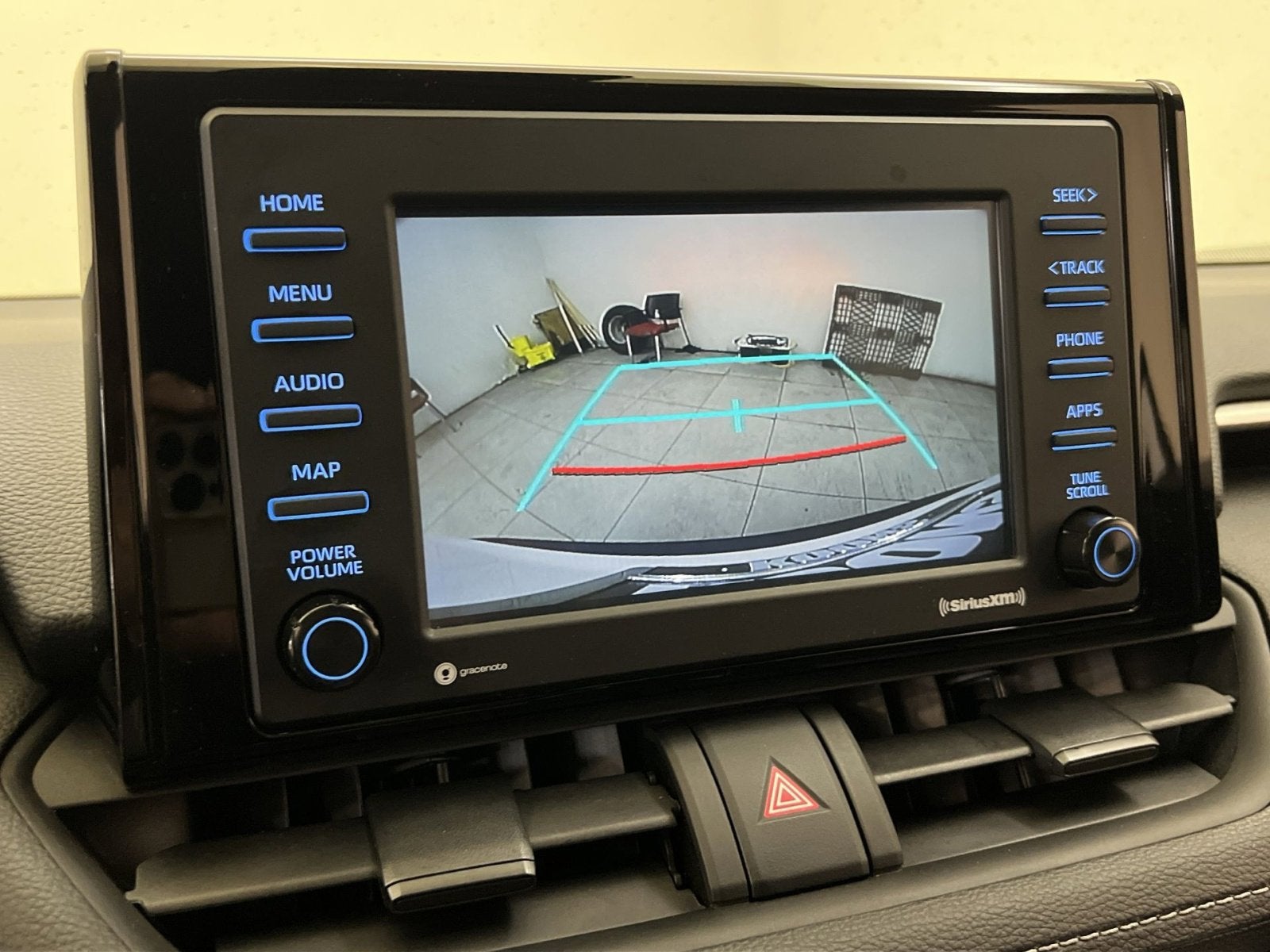 2022 Toyota RAV4 XLE - Photo 17