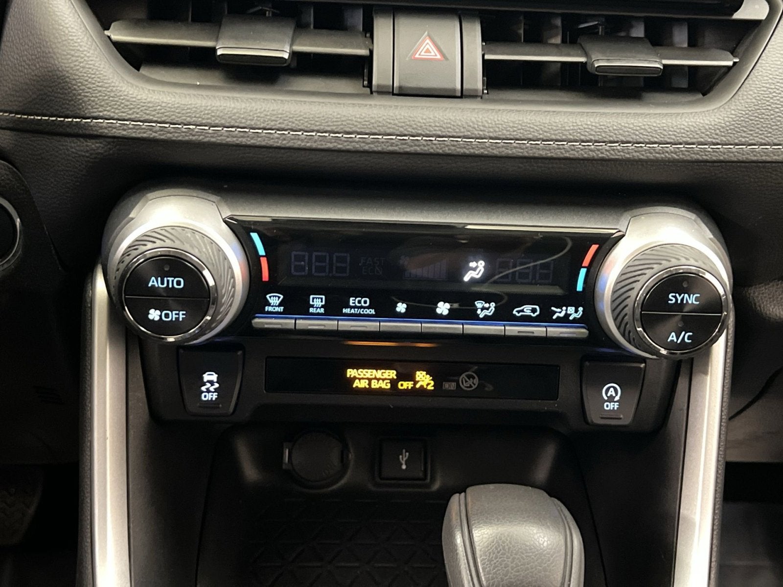 2022 Toyota RAV4 XLE - Photo 19