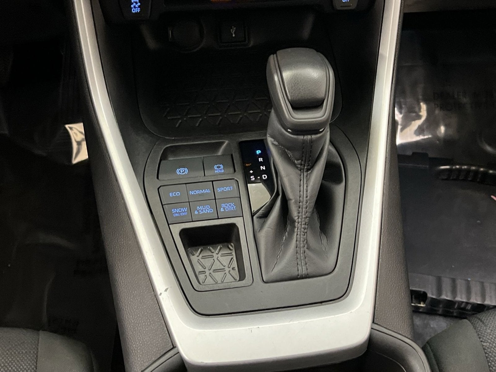 2022 Toyota RAV4 XLE - Photo 20