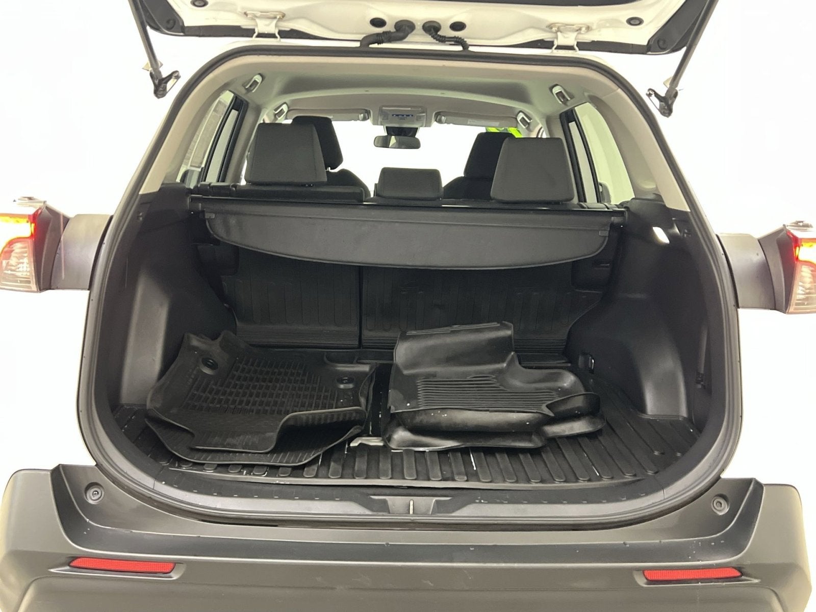 2022 Toyota RAV4 XLE - Photo 24