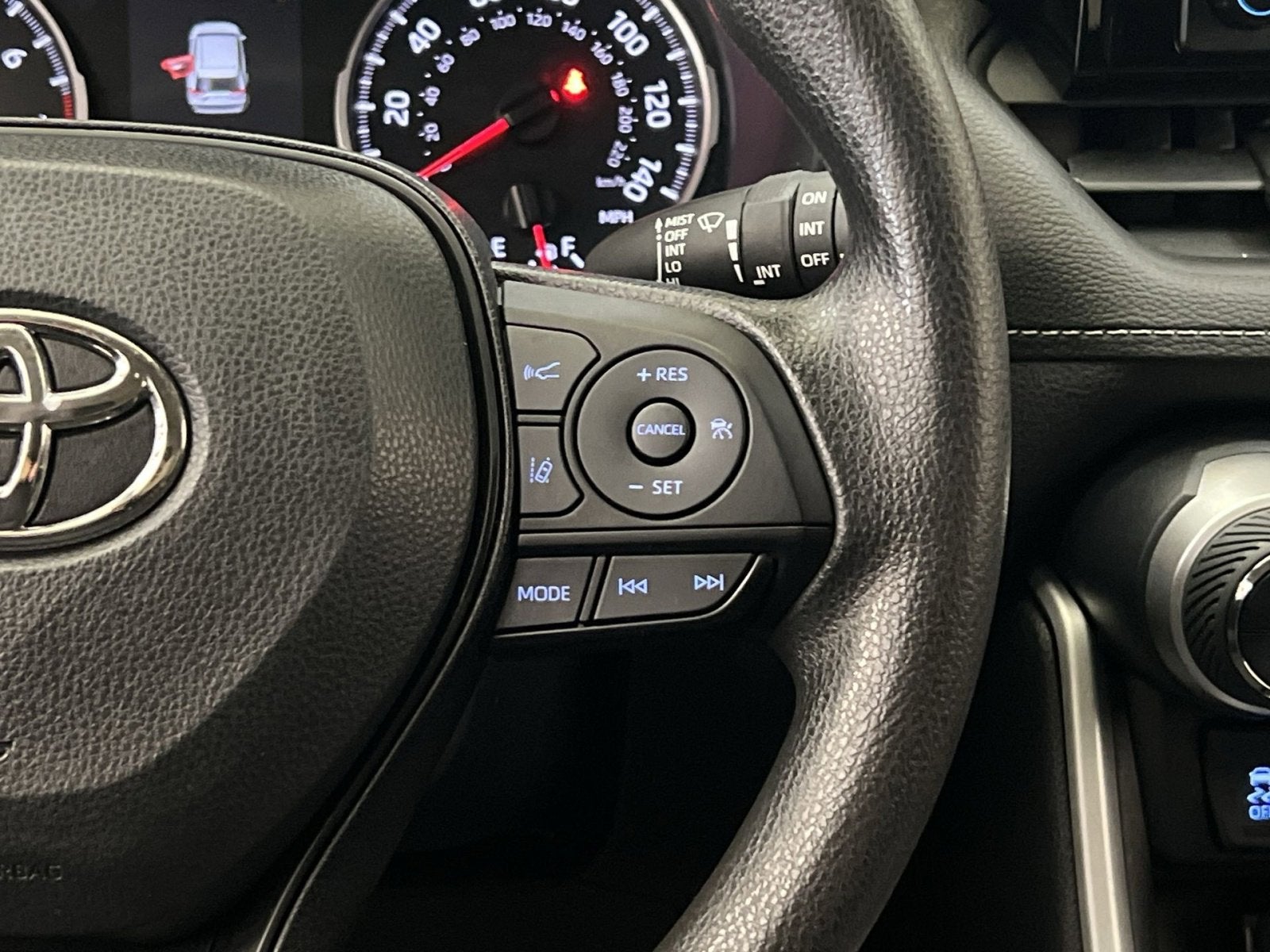 2022 Toyota RAV4 XLE - Photo 30