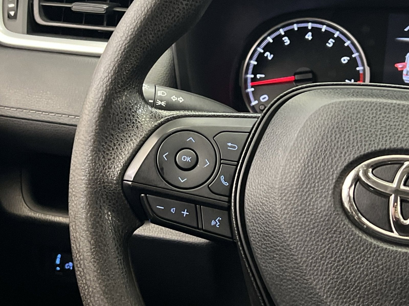 2022 Toyota RAV4 XLE - Photo 31