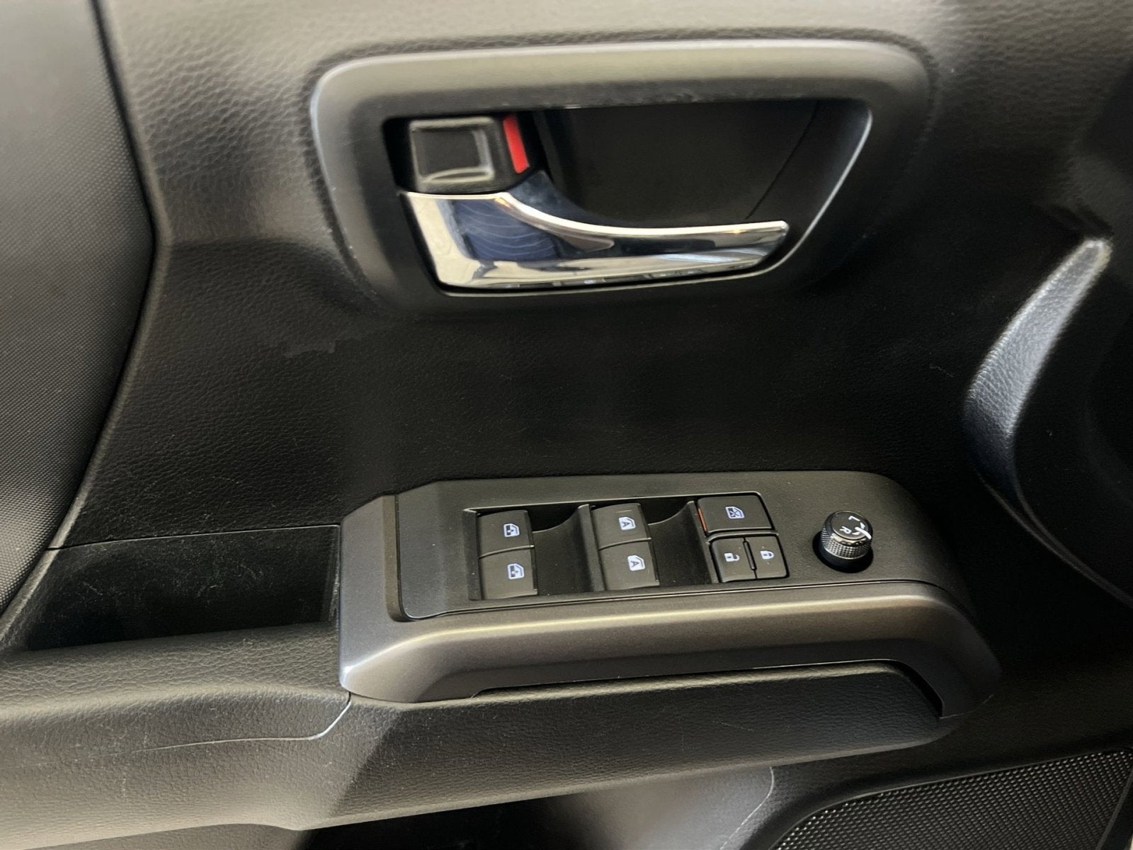 2022 Toyota Tacoma SR - Photo 13