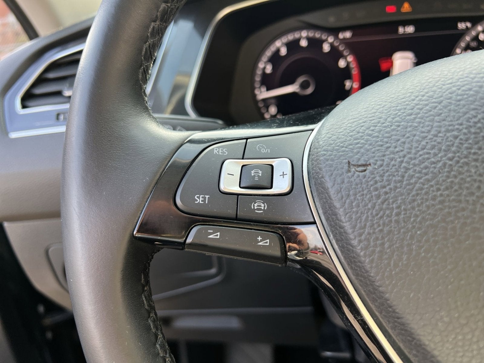 2019 Volkswagen Tiguan 2.0T SEL