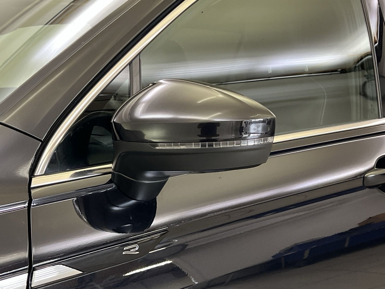 2022 Volkswagen Tiguan 2.0T SEL R-Line