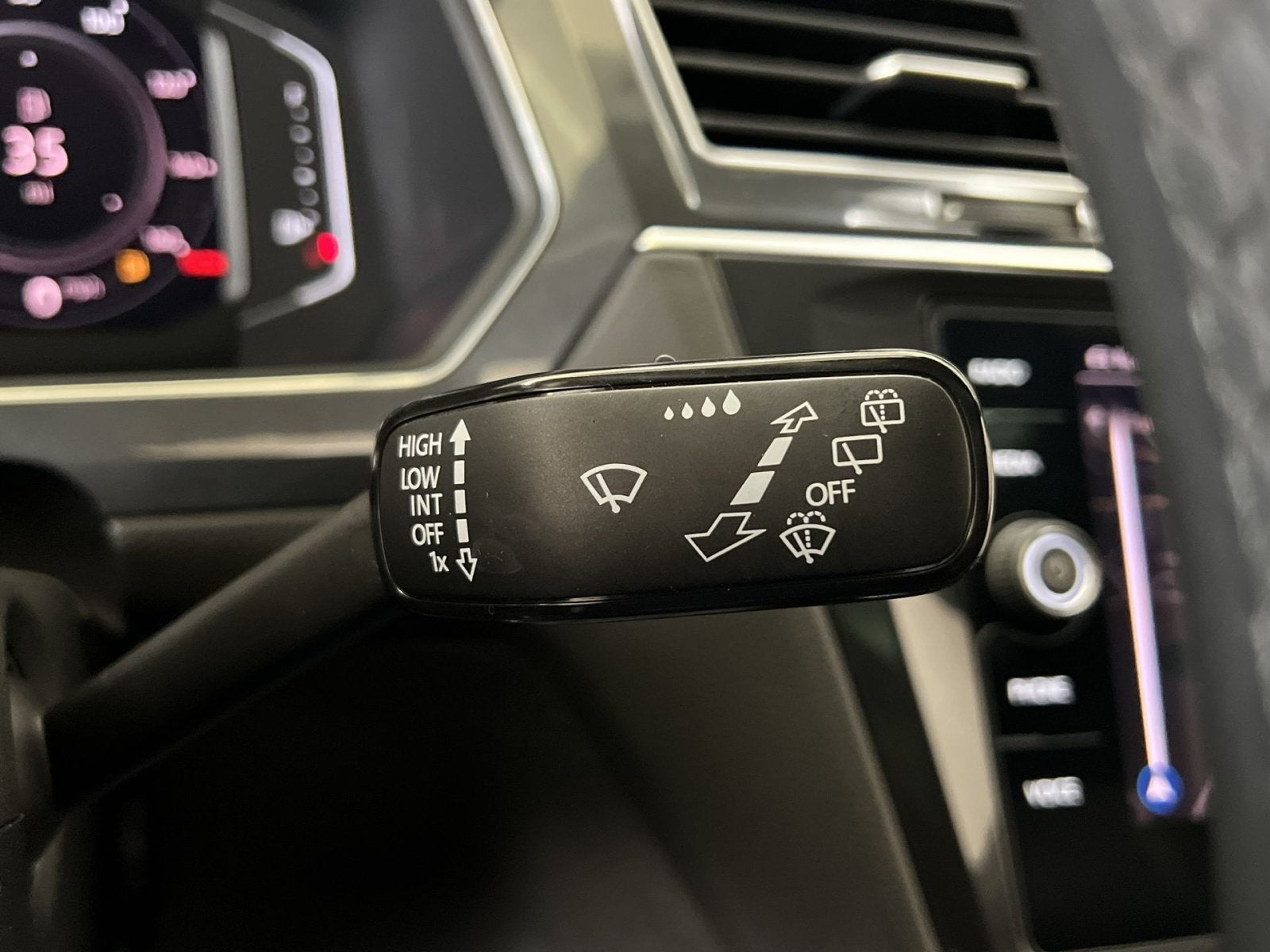 2022 Volkswagen Tiguan 2.0T SEL R-Line