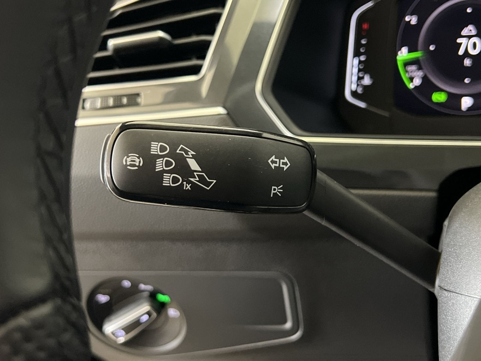 2022 Volkswagen Tiguan 2.0T SEL R-Line