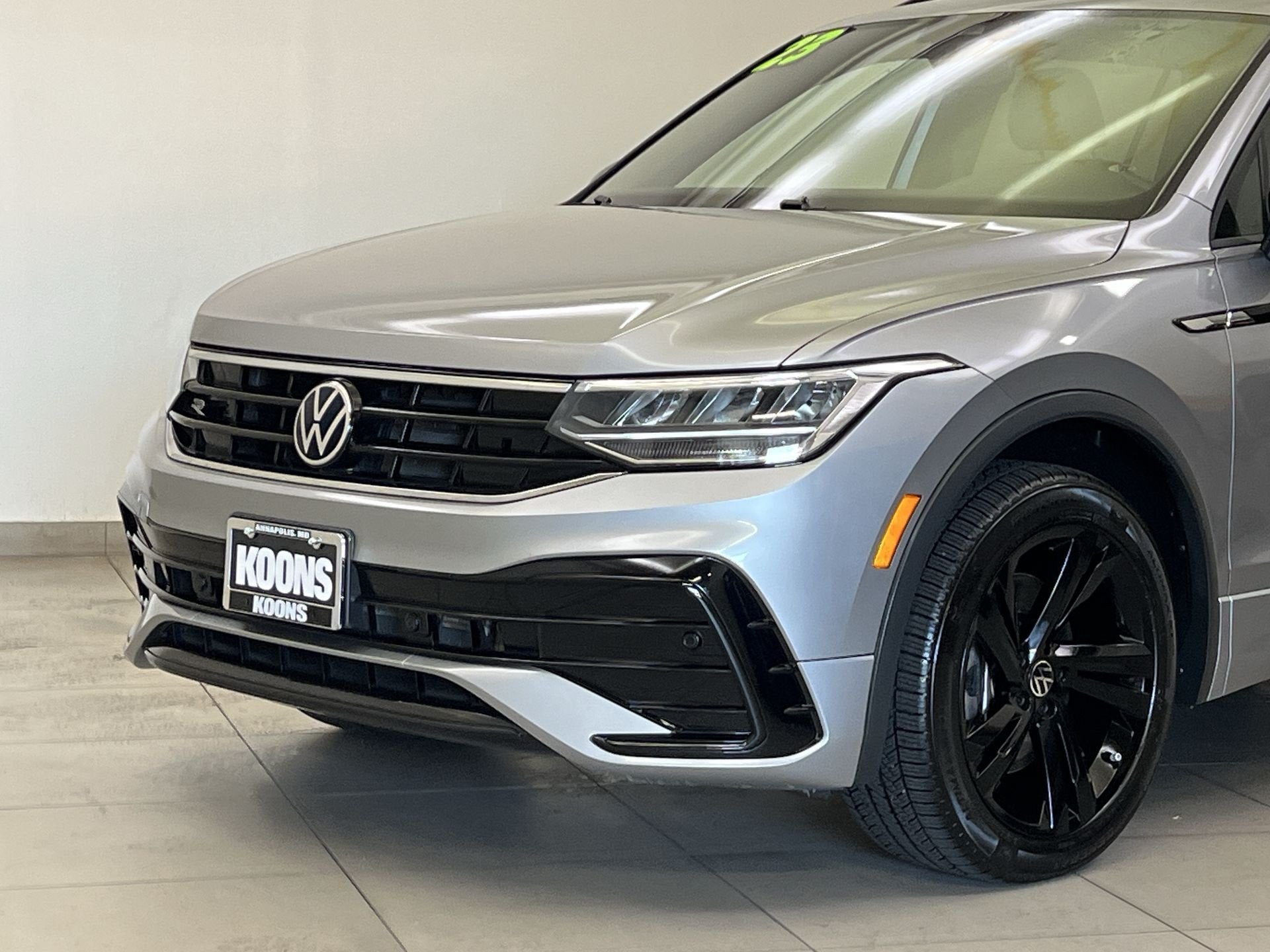 2023 Volkswagen Tiguan 2.0T SE R-Line Black