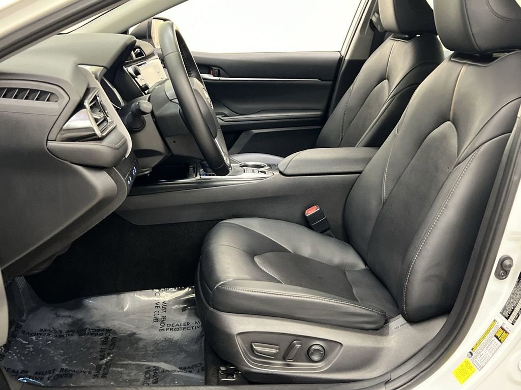 2020 Toyota Camry Hybrid XLE