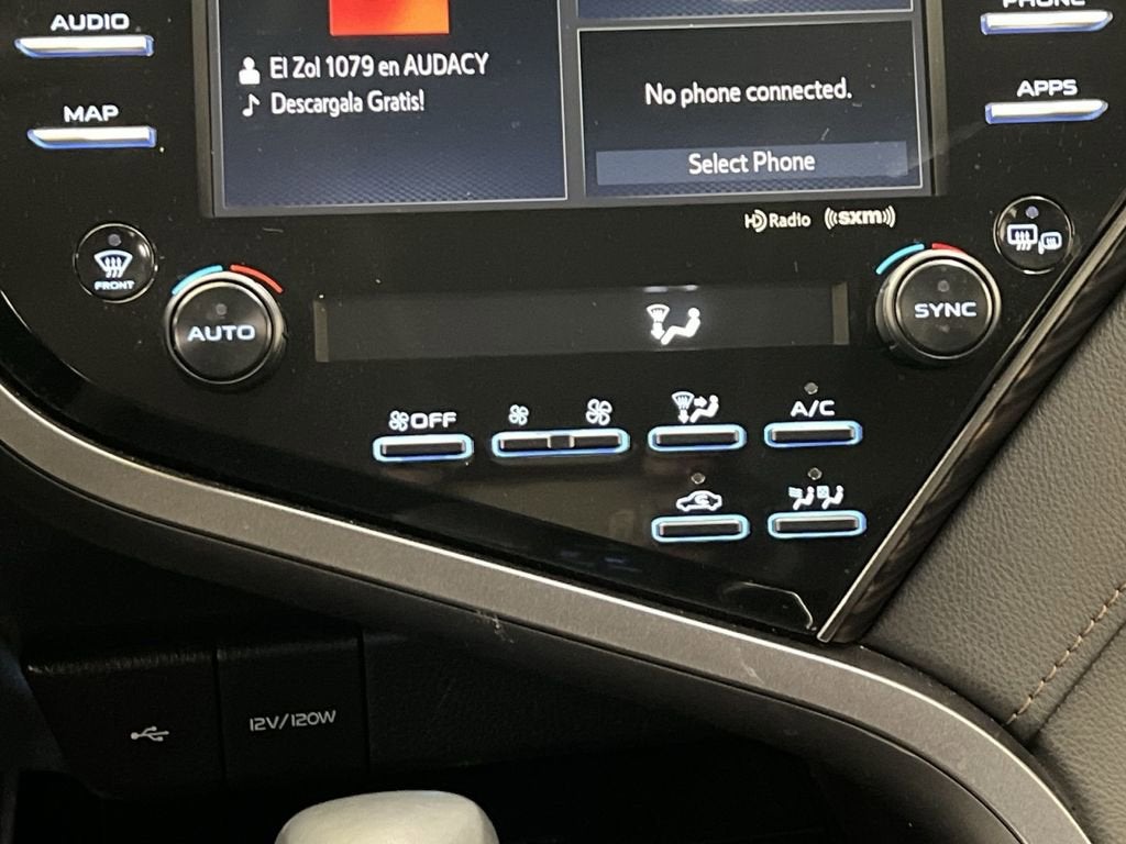 2020 Toyota Camry Hybrid XLE