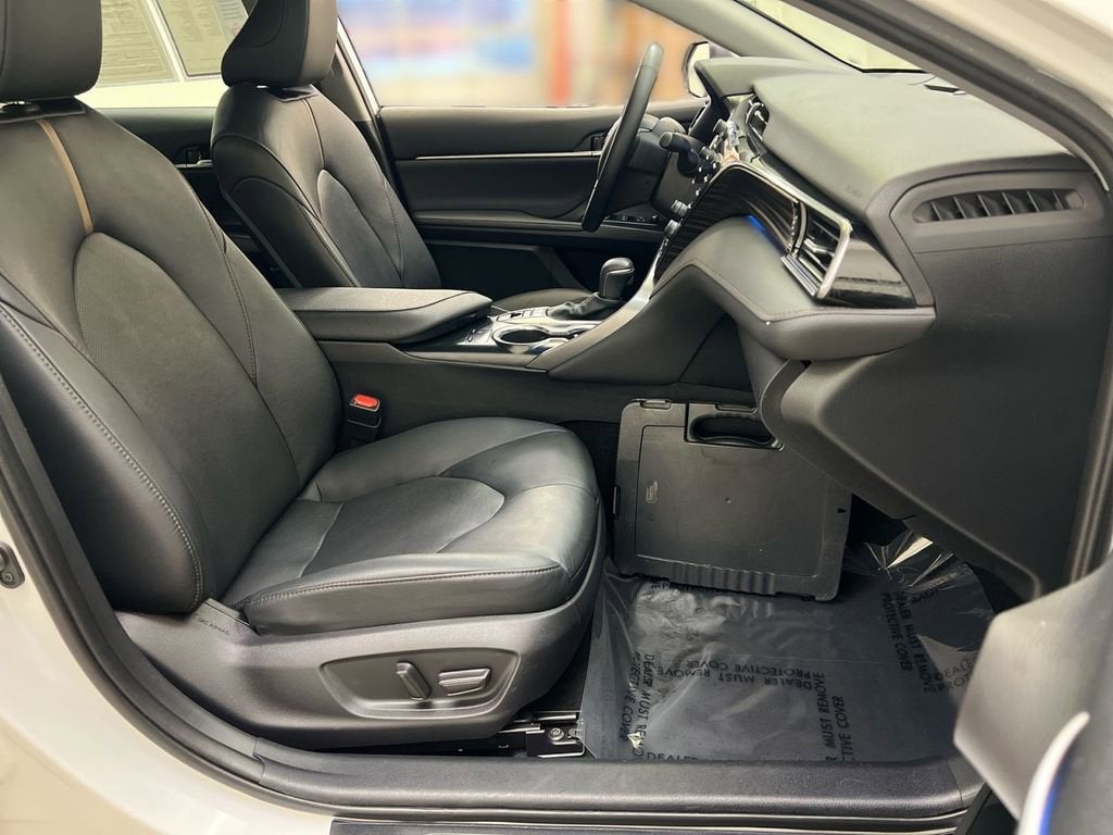 2020 Toyota Camry Hybrid XLE