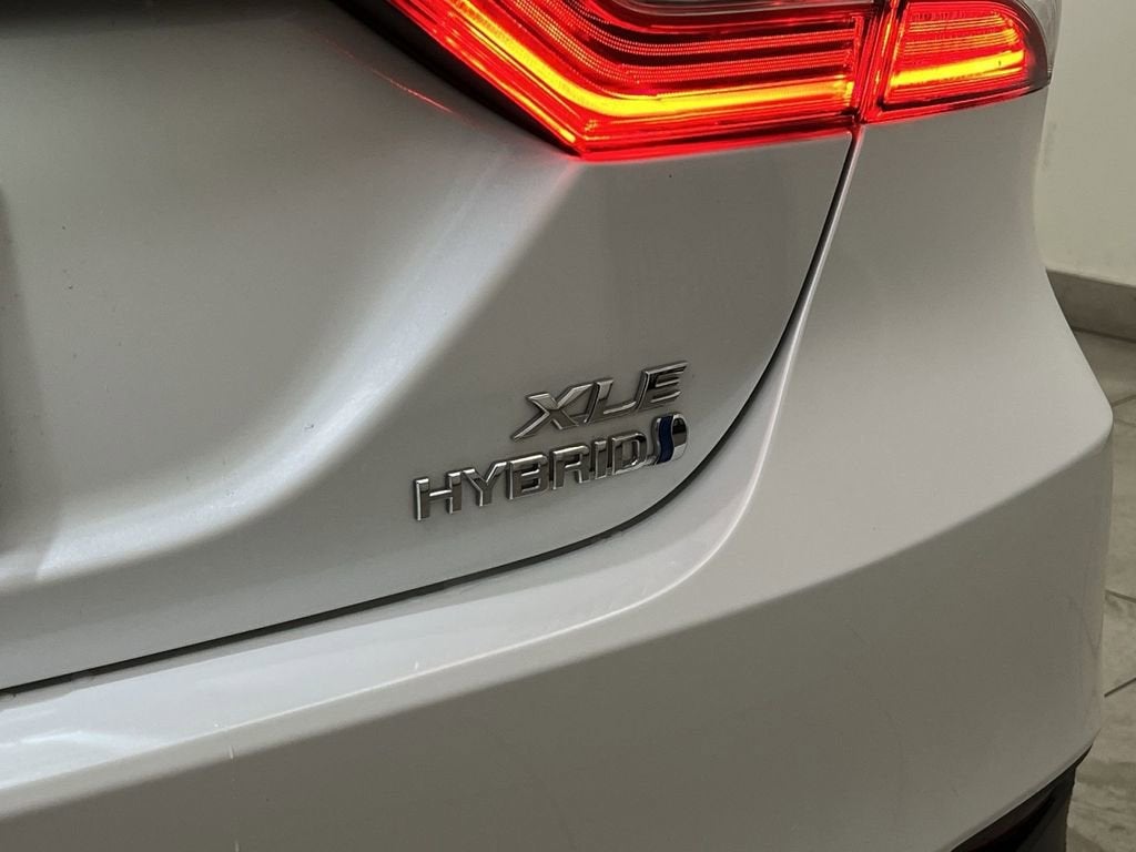 2020 Toyota Camry Hybrid XLE