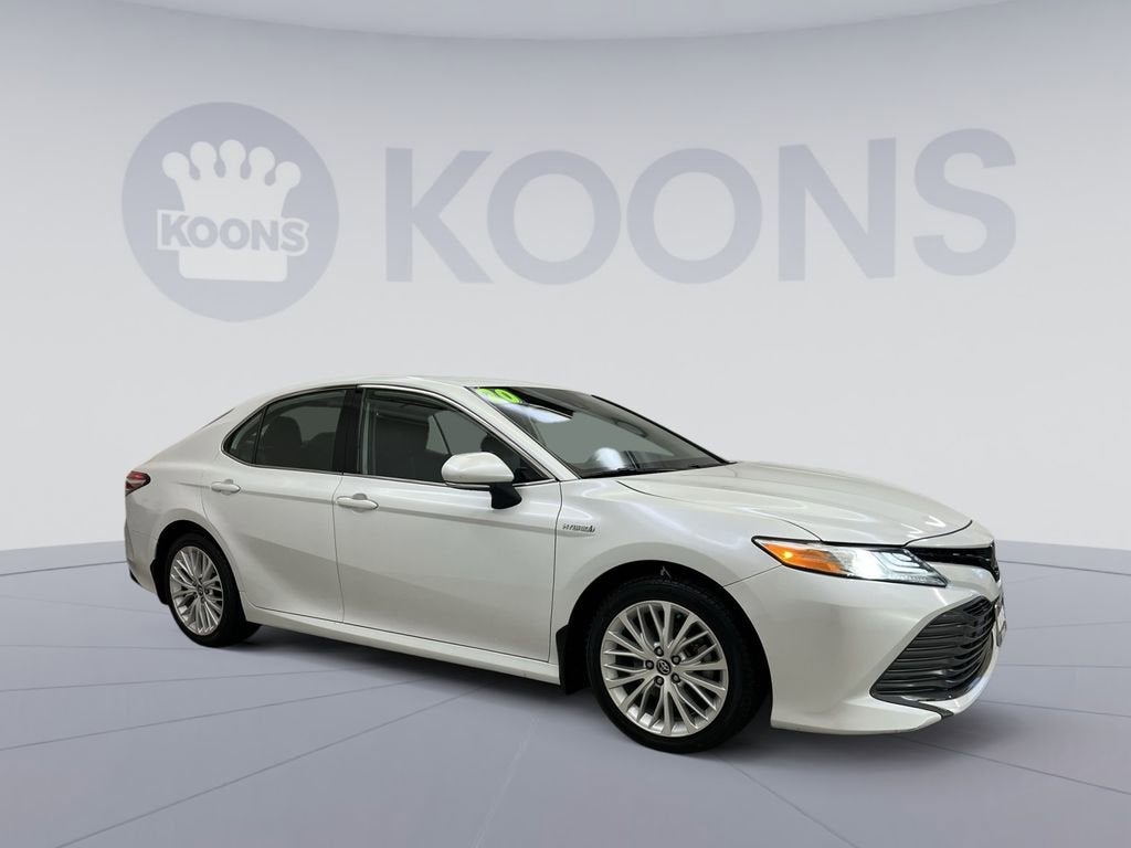 2020 Toyota Camry Hybrid XLE