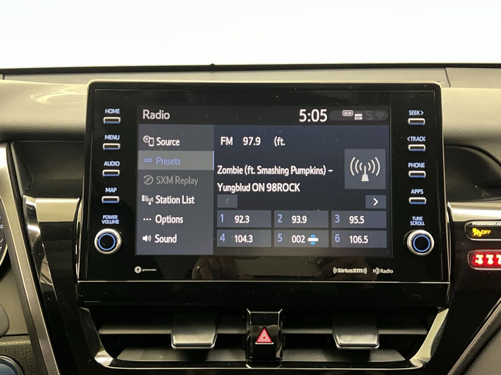 2022 Toyota Camry Hybrid XSE