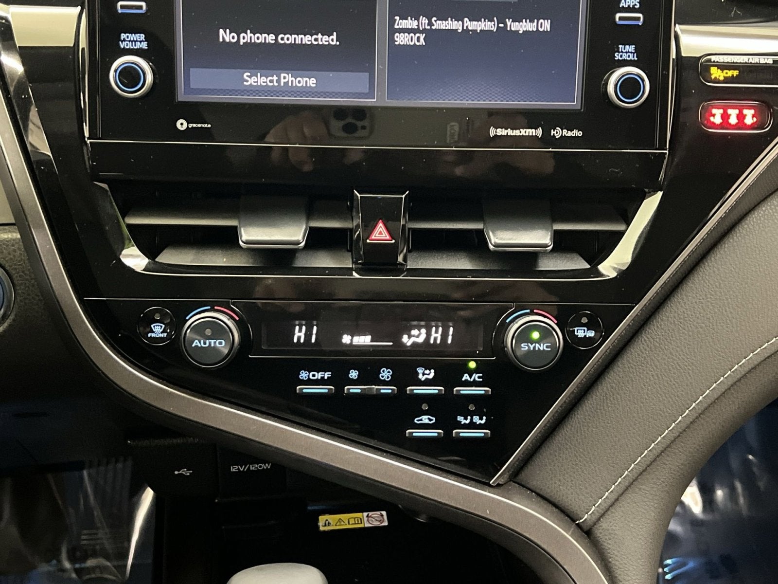 2022 Toyota Camry Hybrid XSE