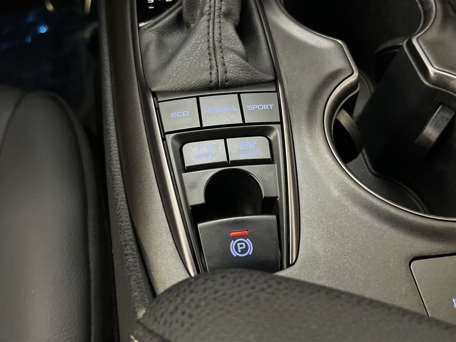 2022 Toyota Camry Hybrid XSE