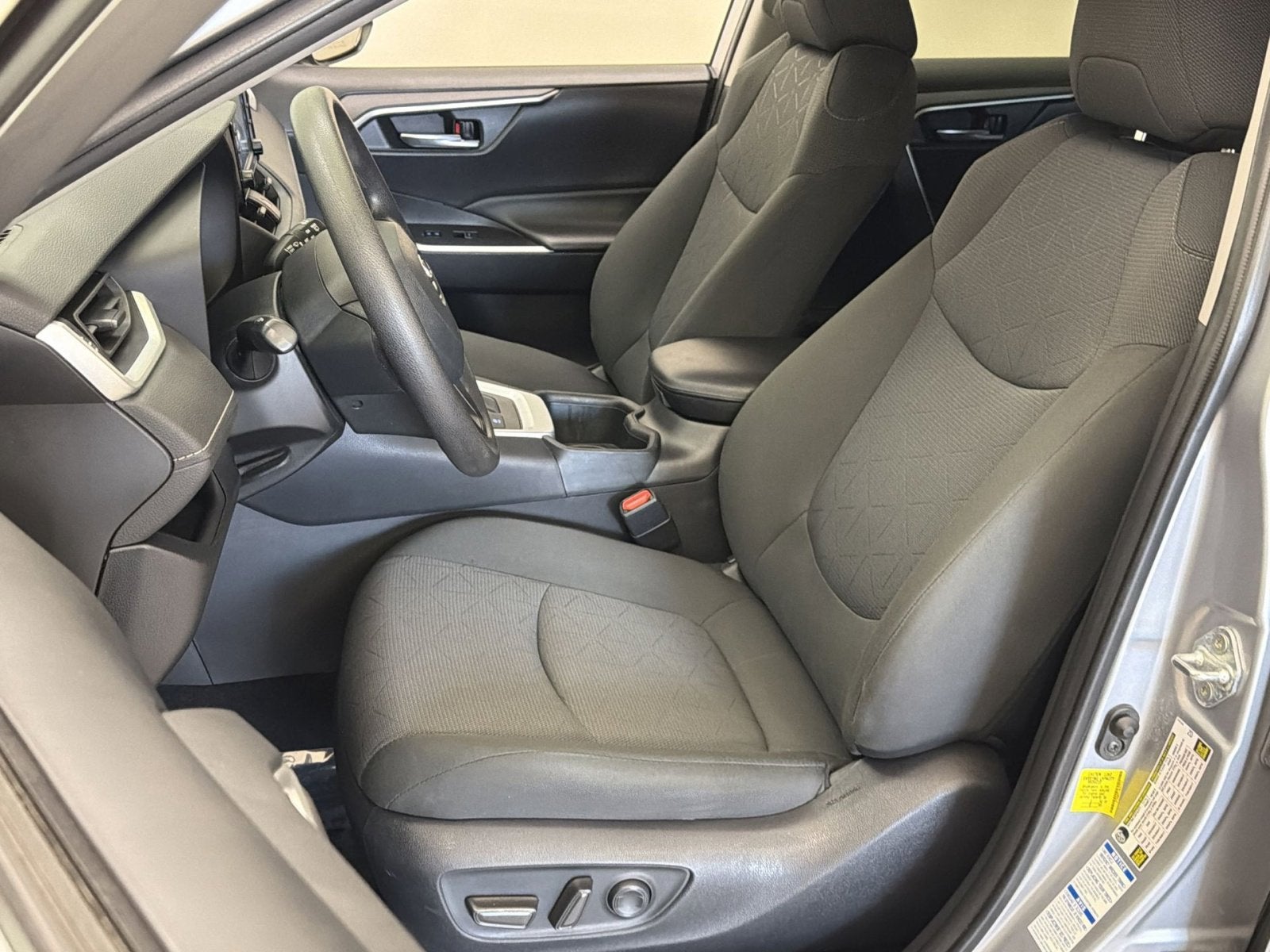 2022 Toyota RAV4 XLE - Photo 14