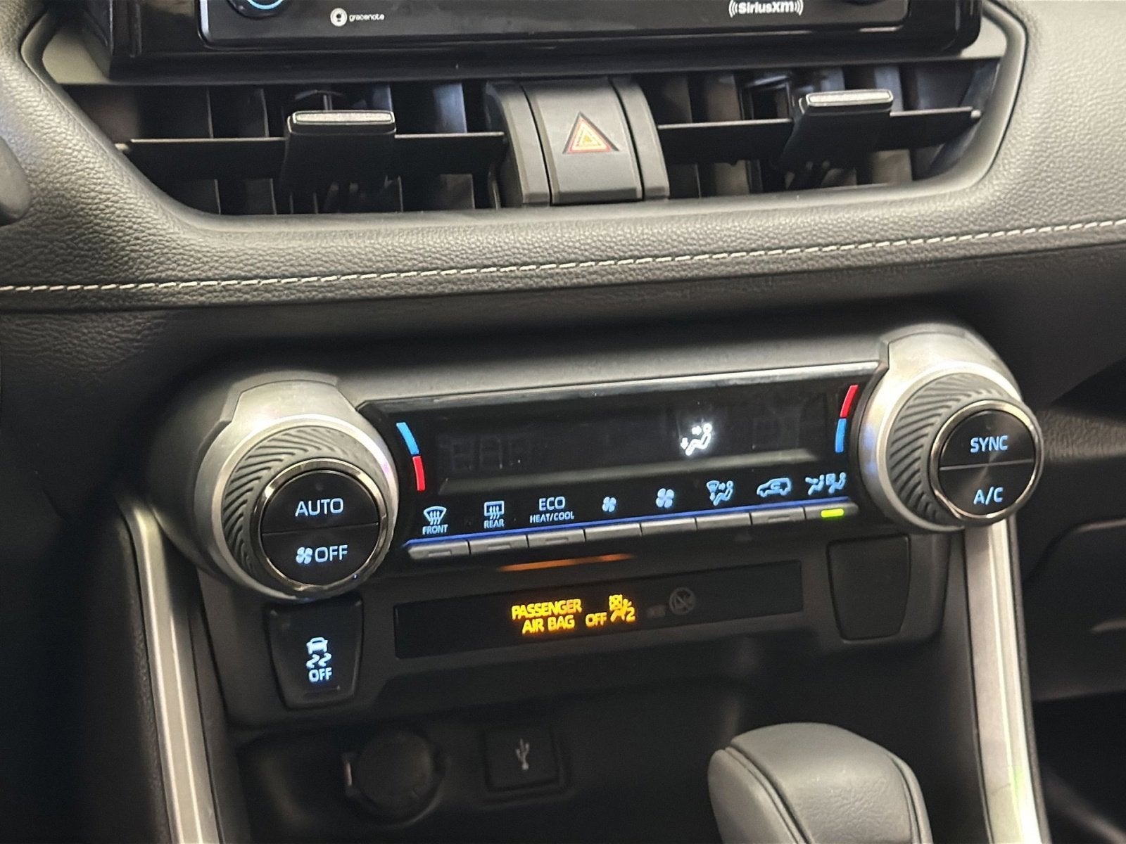 2022 Toyota RAV4 XLE - Photo 22