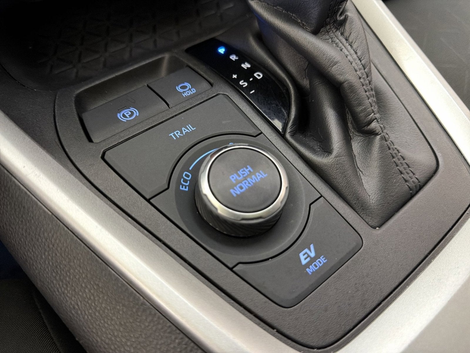 2022 Toyota RAV4 XLE - Photo 33