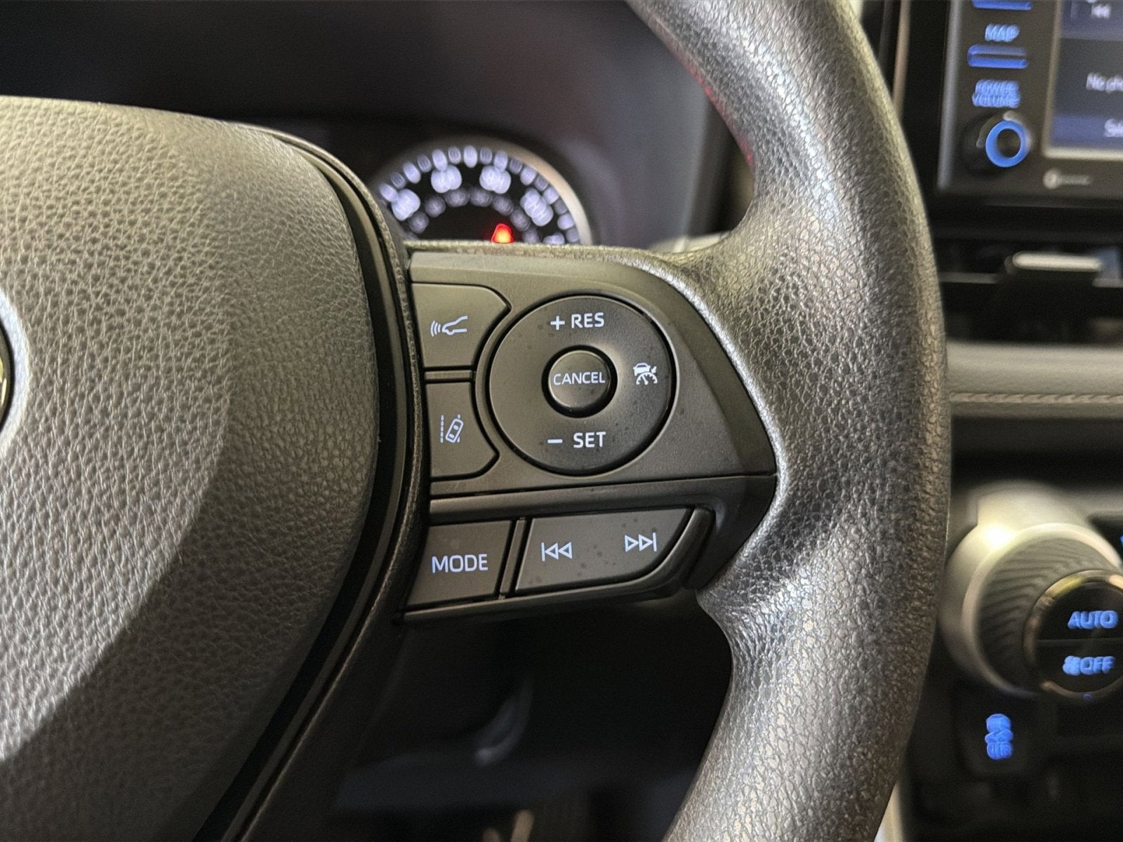 2022 Toyota RAV4 XLE - Photo 34