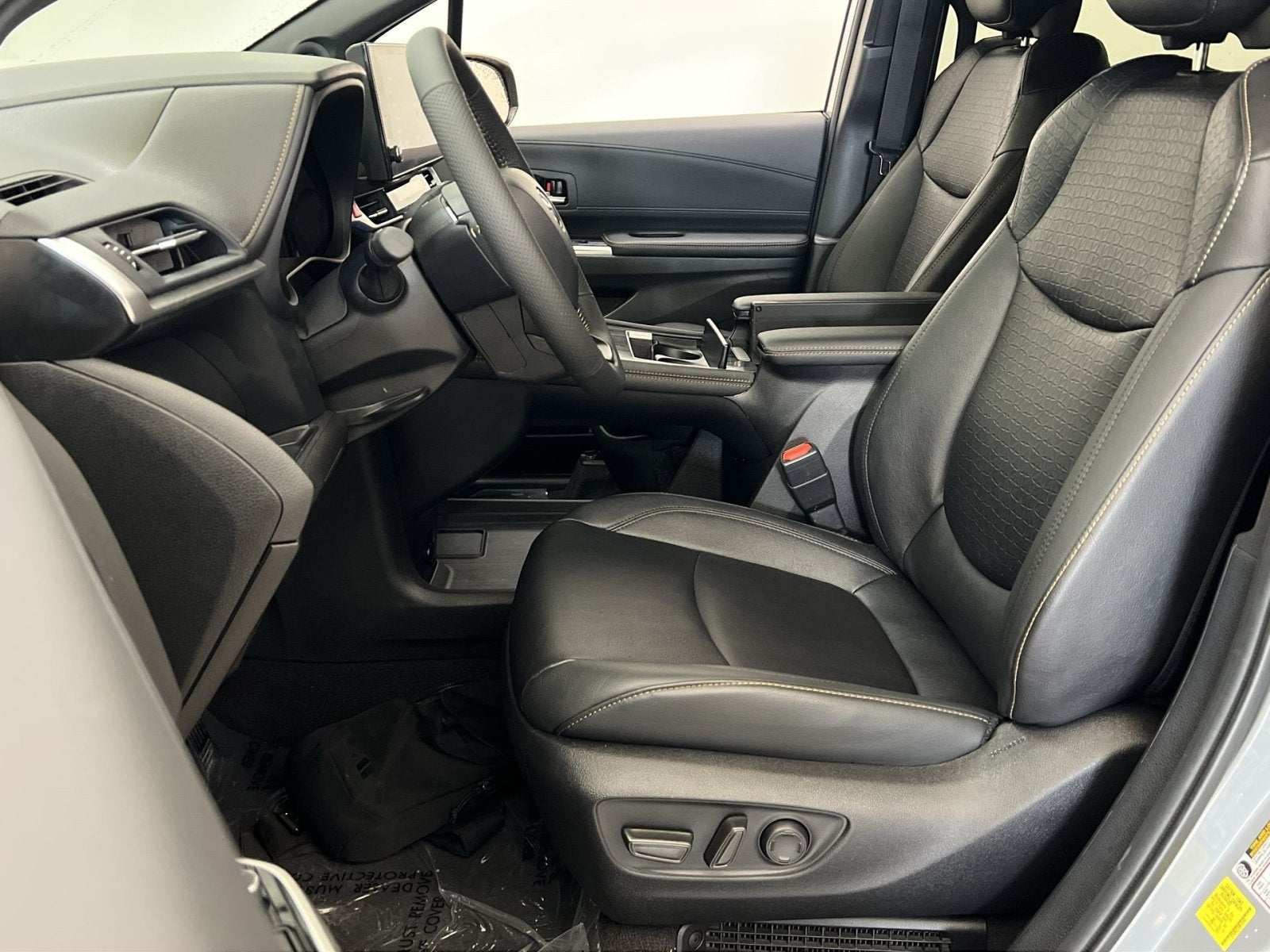 2025 Toyota Sienna Woodland Edition