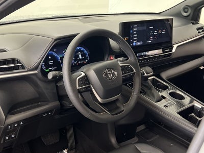 2025 Toyota Sienna Woodland Edition