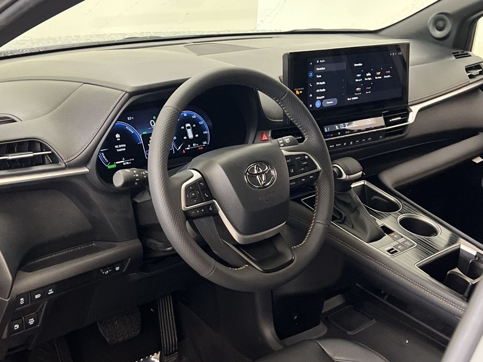 2025 Toyota Sienna Woodland Edition