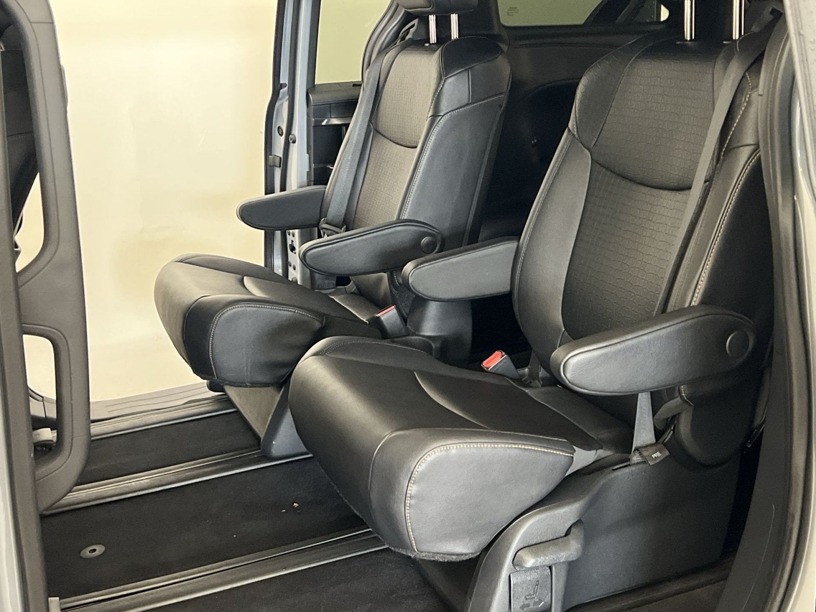 2025 Toyota Sienna Woodland Edition
