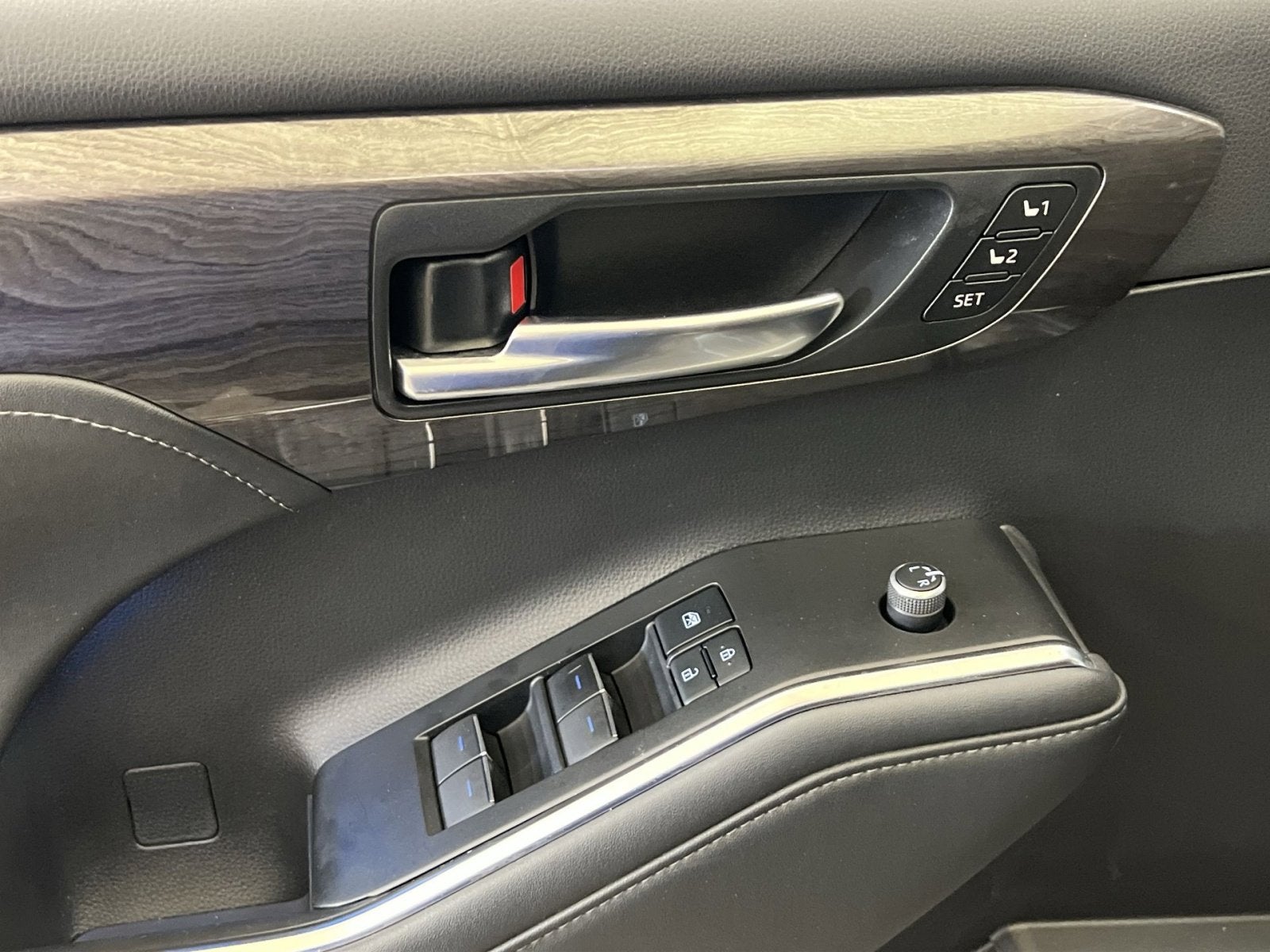 2021 Toyota Highlander Hybrid Platinum