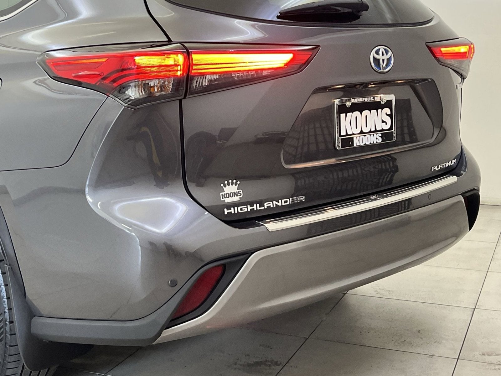 2021 Toyota Highlander Hybrid Platinum