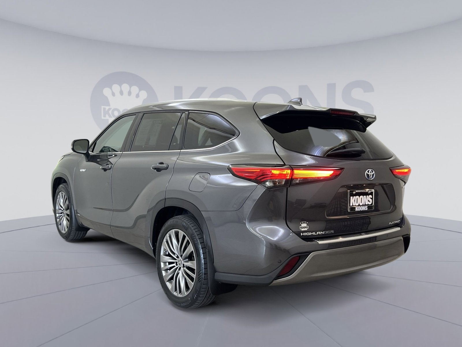 2021 Toyota Highlander Hybrid Platinum