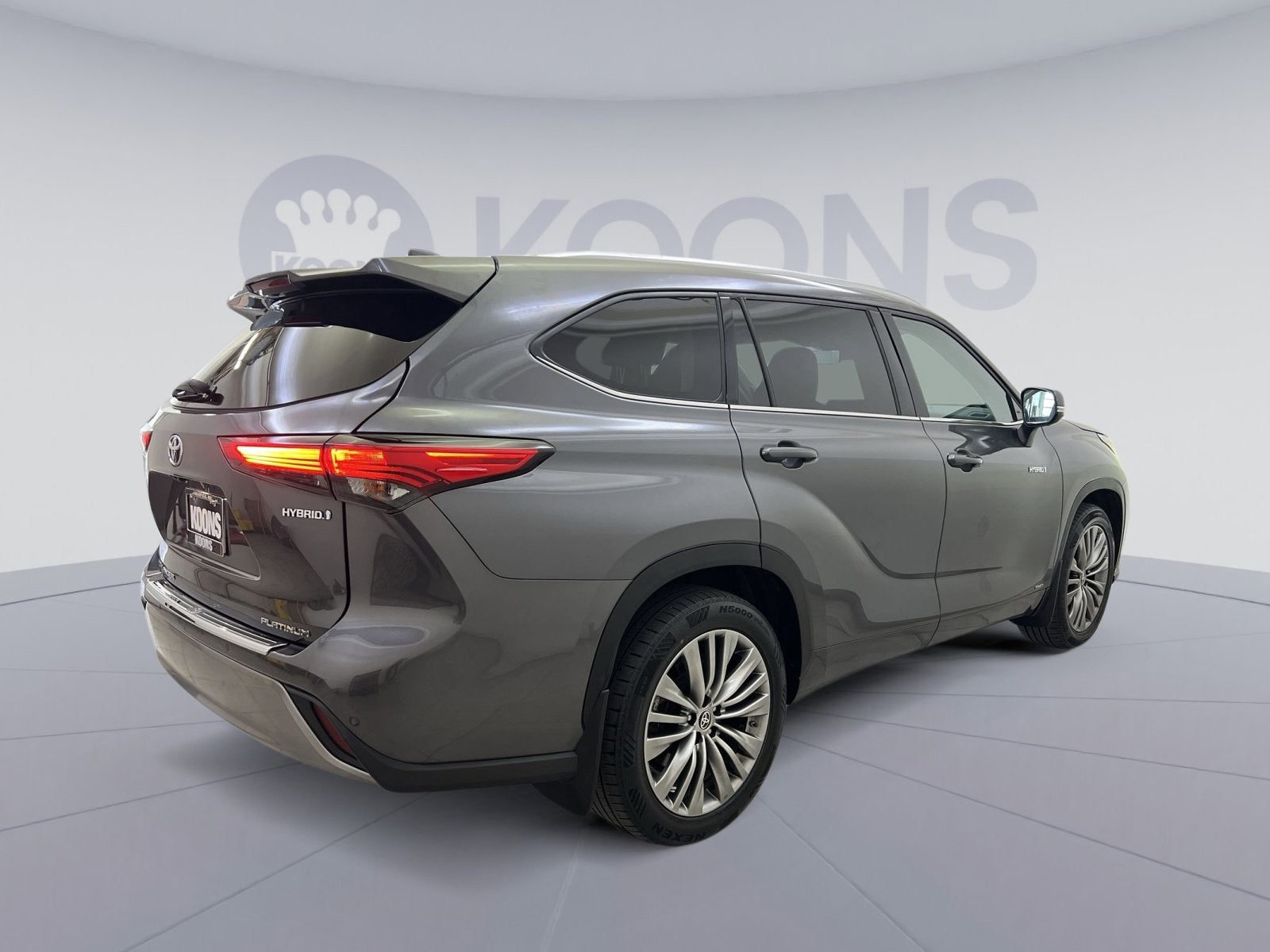 2021 Toyota Highlander Hybrid Platinum