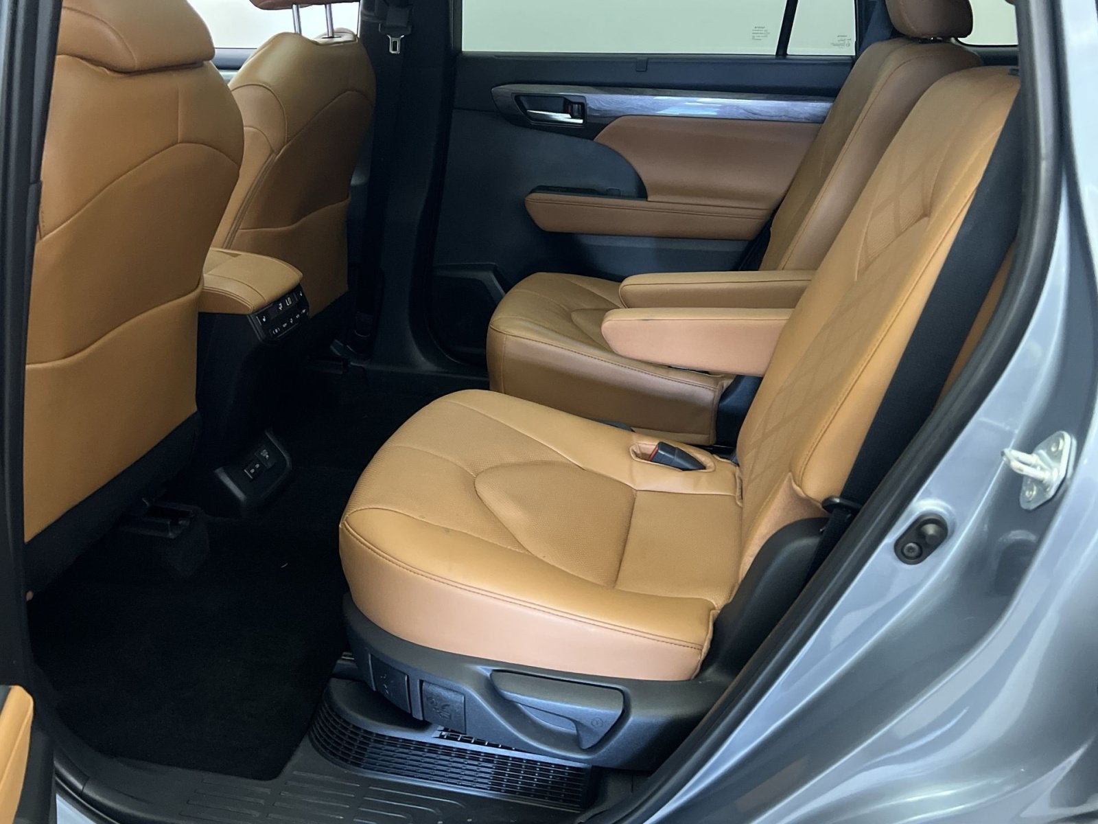 2024 Toyota Highlander Hybrid Platinum