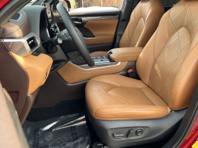 2020 Toyota Highlander Hybrid Platinum