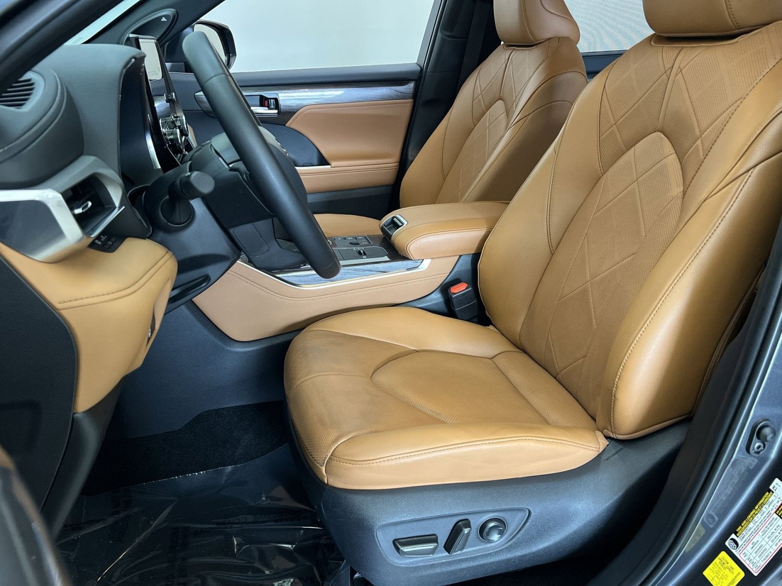 2025 Toyota Highlander Hybrid Platinum