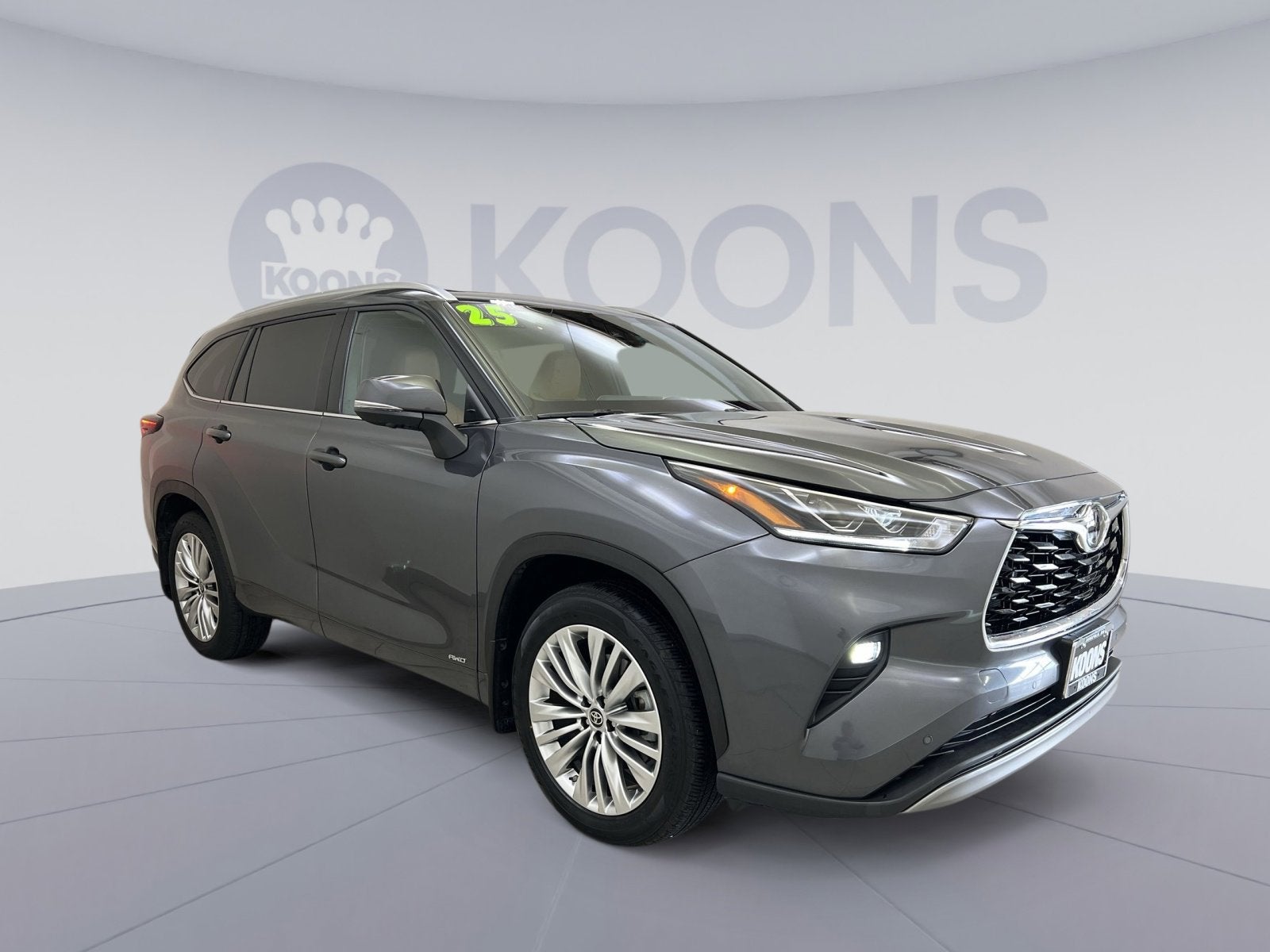 2025 Toyota Highlander Hybrid Platinum