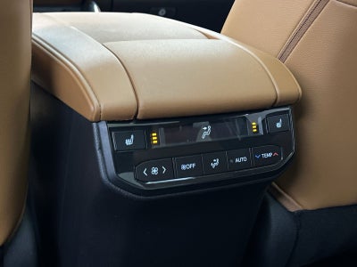 2025 Toyota Highlander Hybrid Platinum