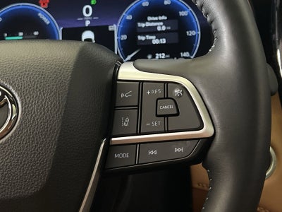 2025 Toyota Highlander Hybrid Platinum