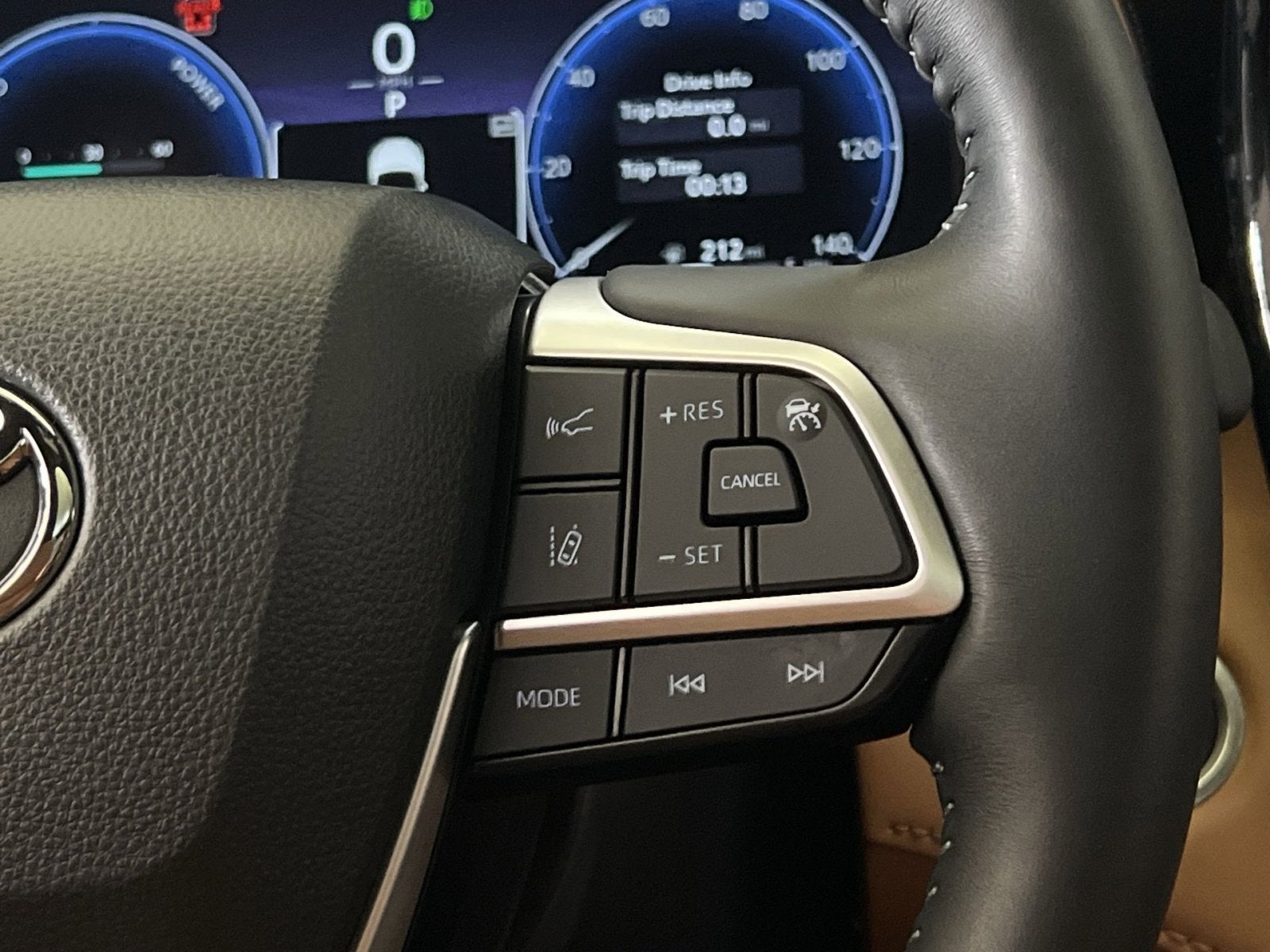 2025 Toyota Highlander Hybrid Platinum