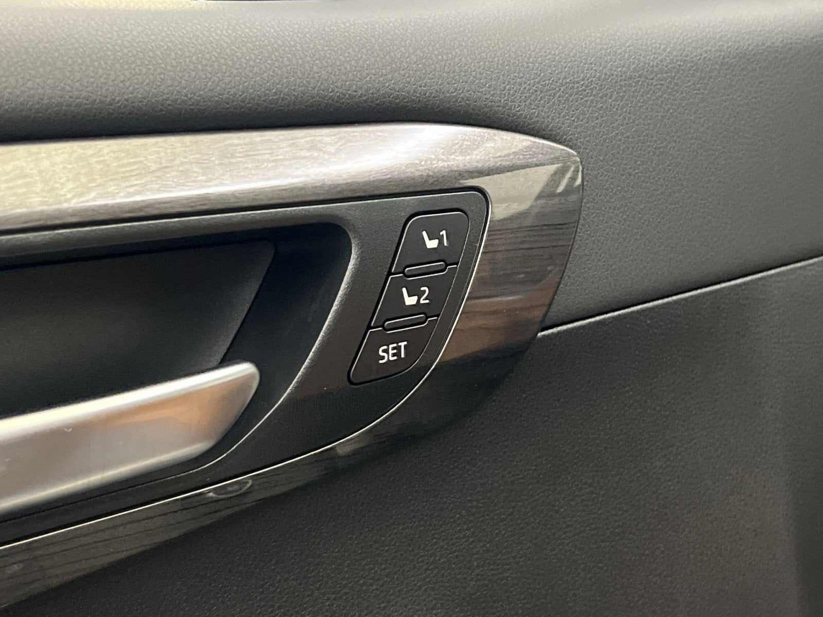2025 Toyota Highlander Hybrid Platinum