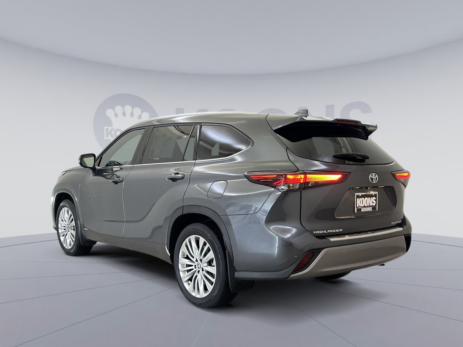 2025 Toyota Highlander Hybrid Platinum