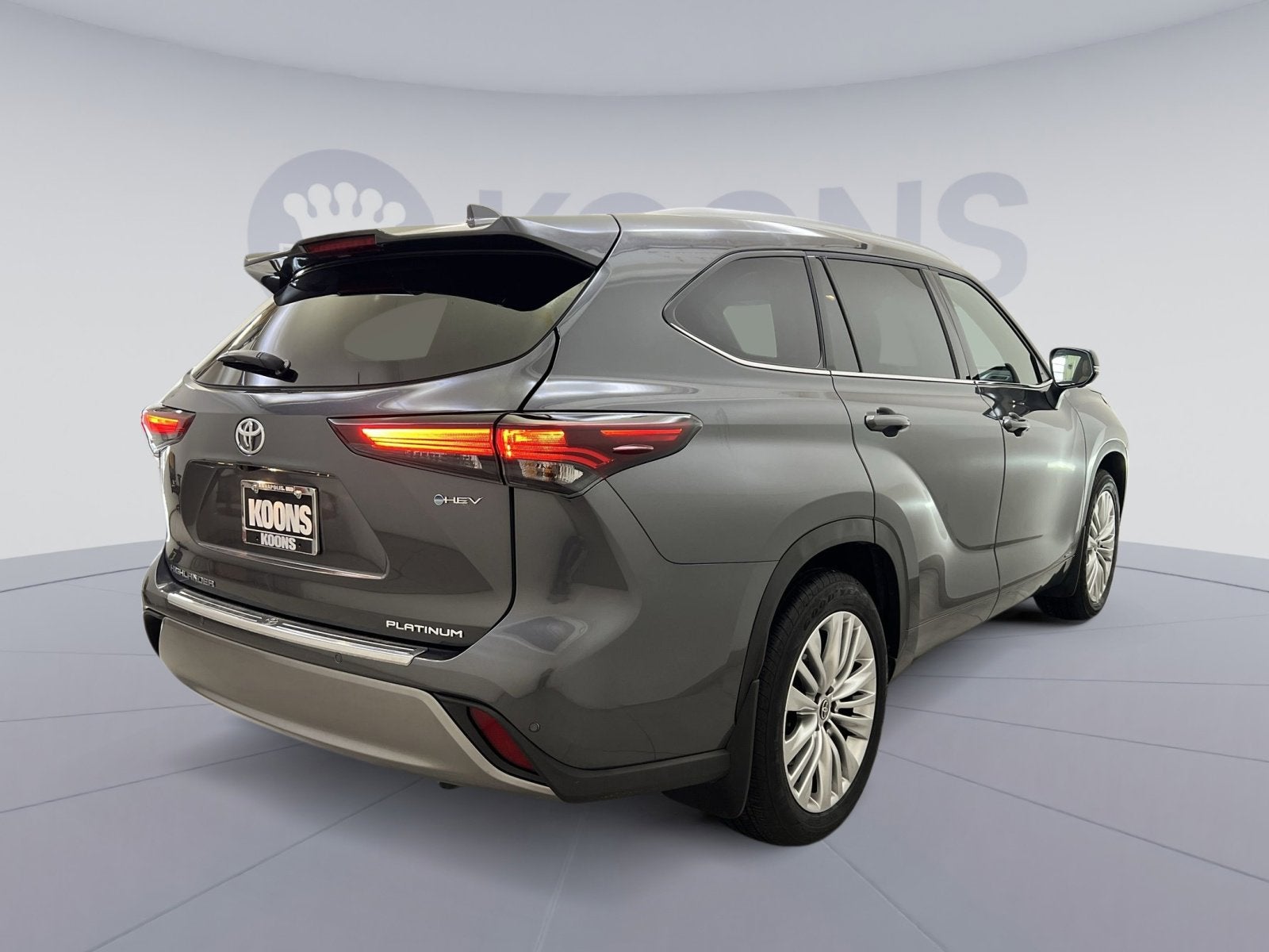 2025 Toyota Highlander Hybrid Platinum